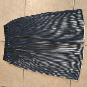 A Diva Navy Blue Pleated Skirt Size XS